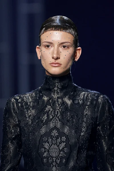 Look 13